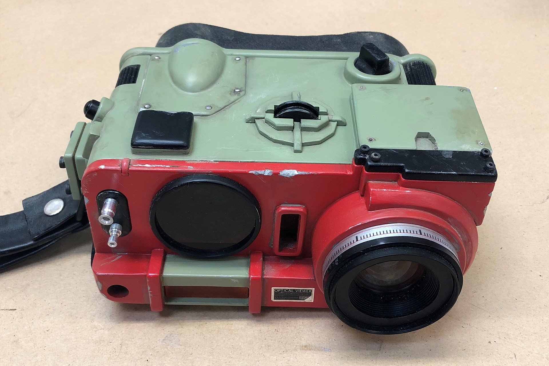 Model binoculars