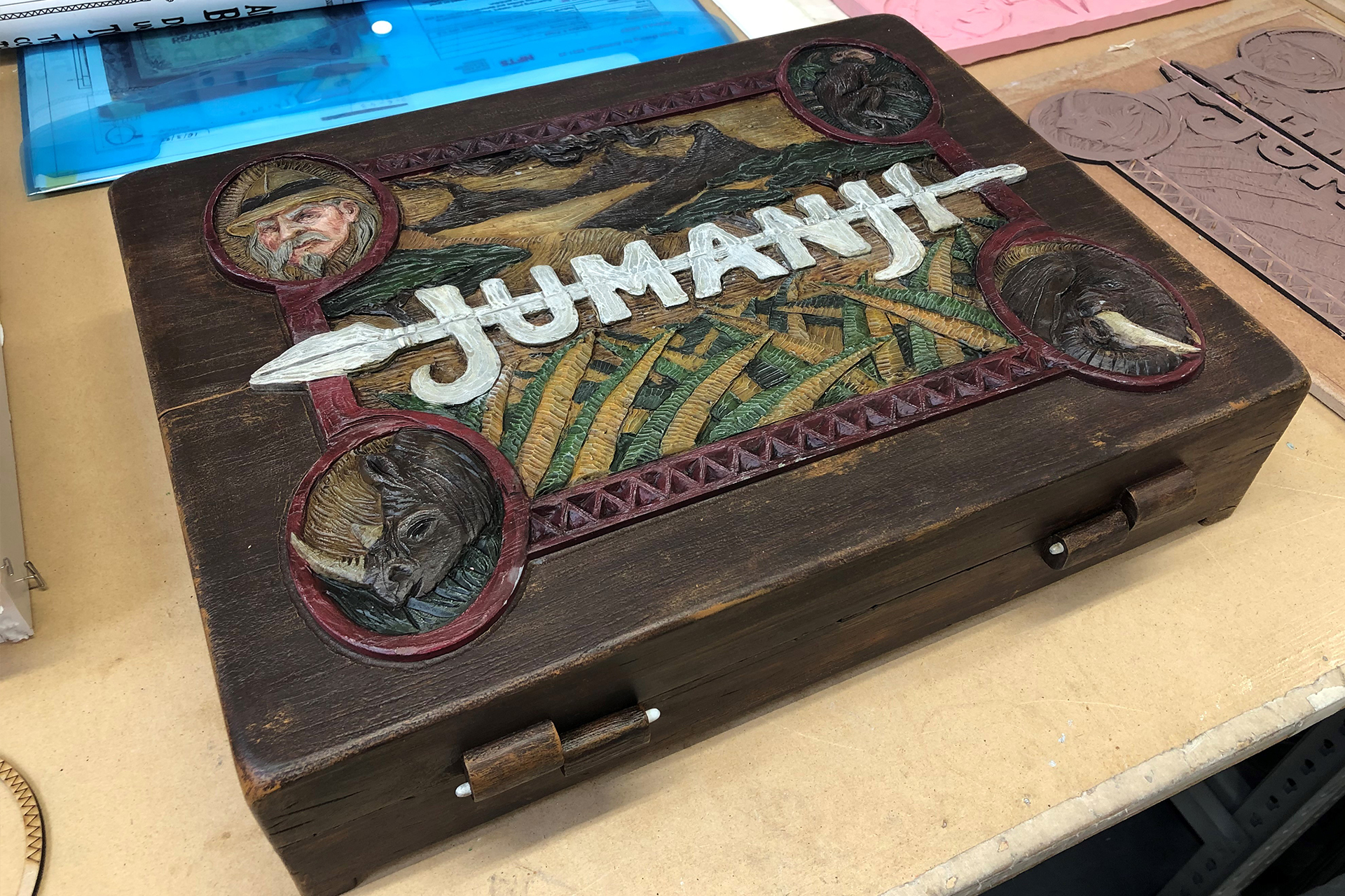 Replica model Jumanji game
